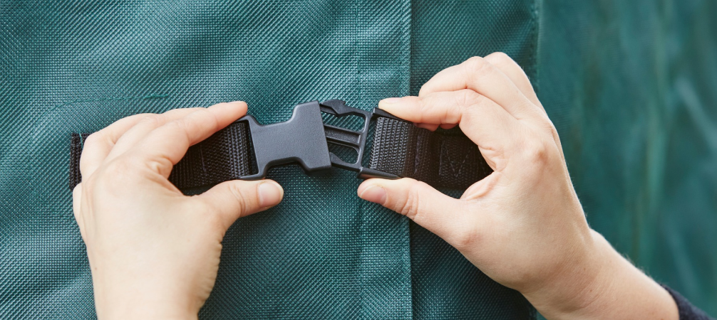 Easy-fit buckle on caravan cover